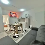 2br Snowflake By Si